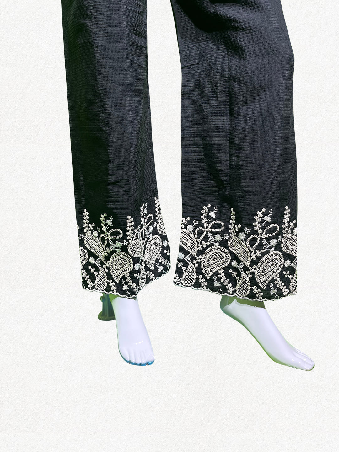 Happiora Onyx Lattice: Embroidered Co-ord Set
