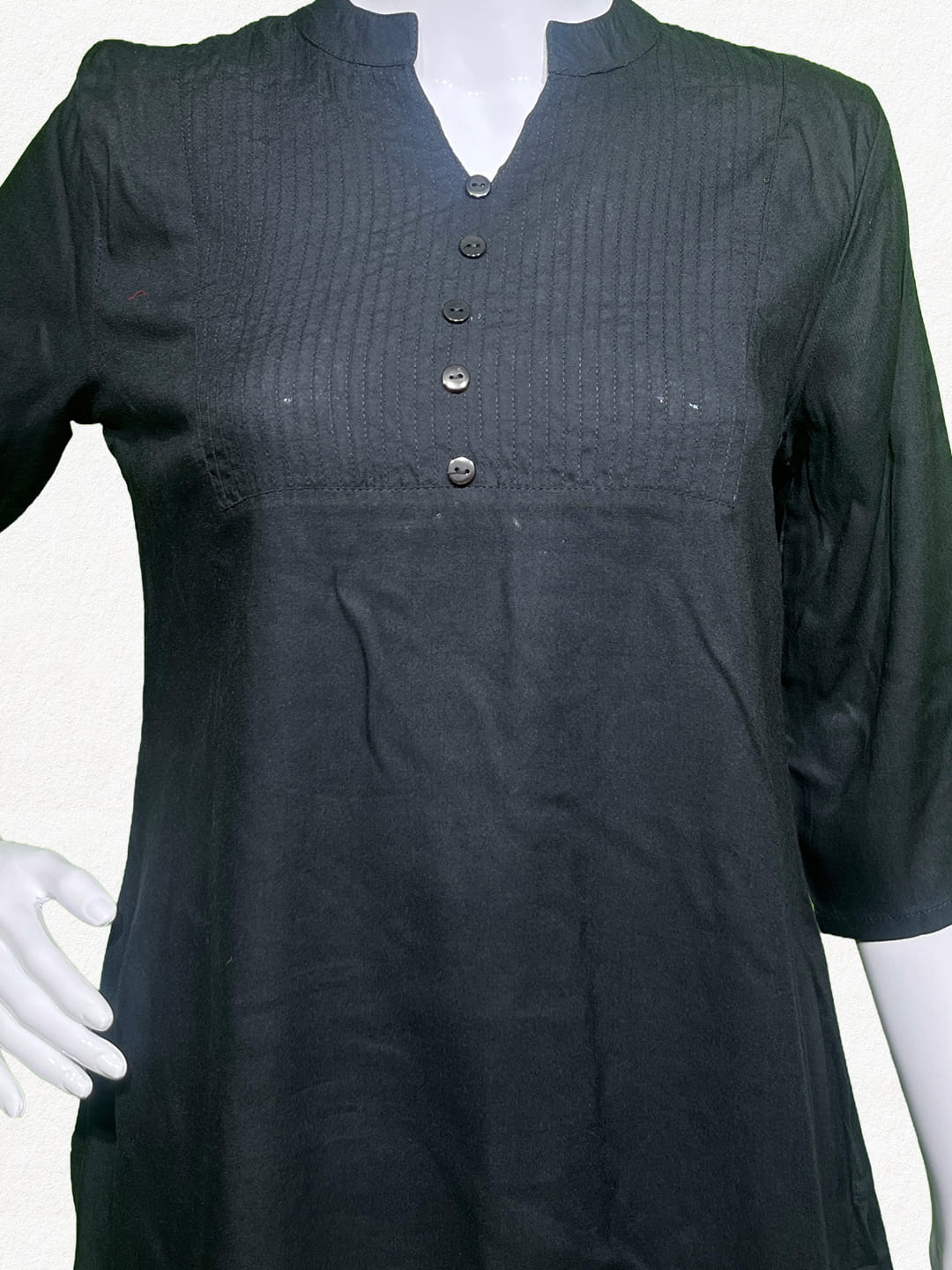 Happiora Onyx Essence: Tailored Pintuck Cotton Kurti